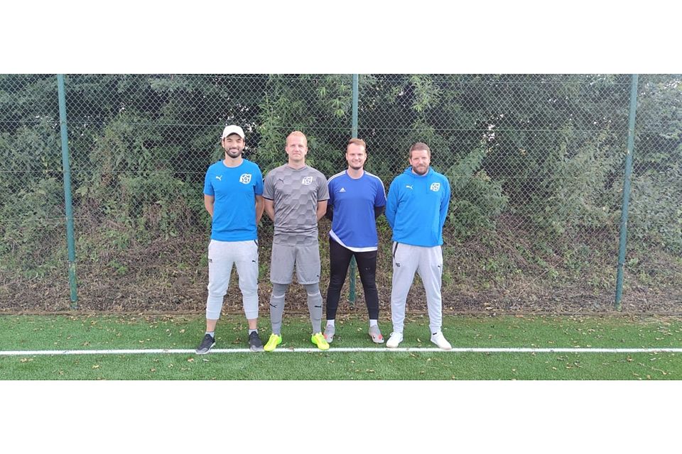 Vier Neulinge bei den SF/BW Paderborn (v. l.): Co-Trainer Abubakr Norestani, die Spieler Friedrich Holtz, Marvin Beckmann sowie Trainer Marcel Giovannelli.