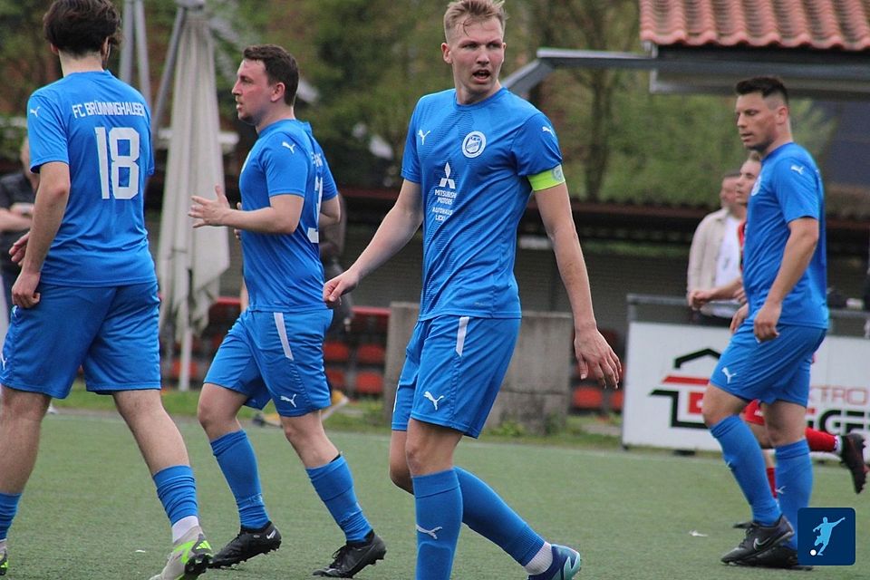 Brünninghausens Kapitän Pascal Wieczorek (Mitte) steht vor seinem Liga-Comeback.