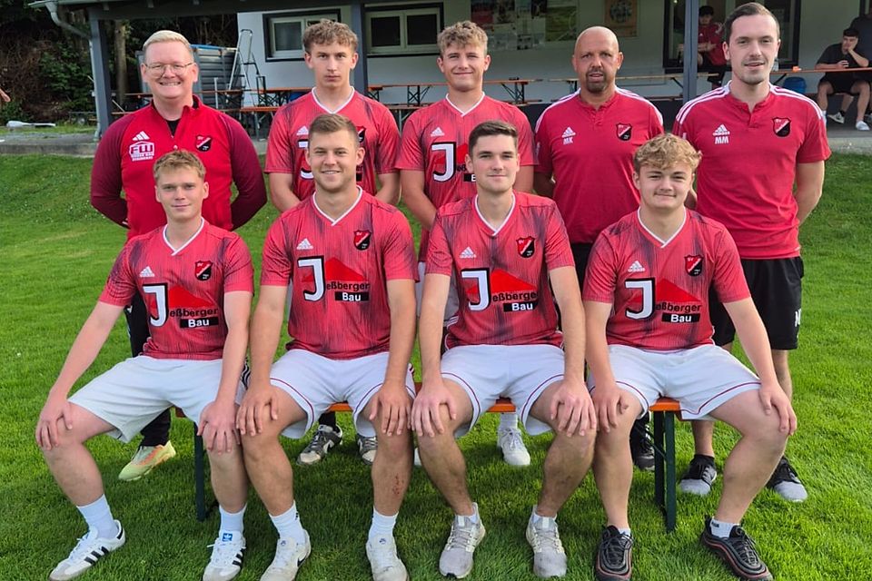 Hinten von links: Trainer Christian Weigl, Nicolas Bauer, Yannick Viertlböck, der sportliche Leiter Manfred Kraus und Vorstand Michael Martin. Vorne von links: Julian Maier, André Raithmeier, Ben Landl und Julian Perzl. Es fehlen: Johannes Zankl und Daniel Reitberger. Hinten von links: Trainer Christian Weigl, Nicolas Bauer, Yannick Viertlböck, der sportliche Leiter Manfred Kraus und Vorstand Michael Martin. Vorne von links: Julian Maier, André Raithmeier, Ben Landl und Julian Perzl. Es fehlen: Johannes Zankl und Daniel Reitberger.