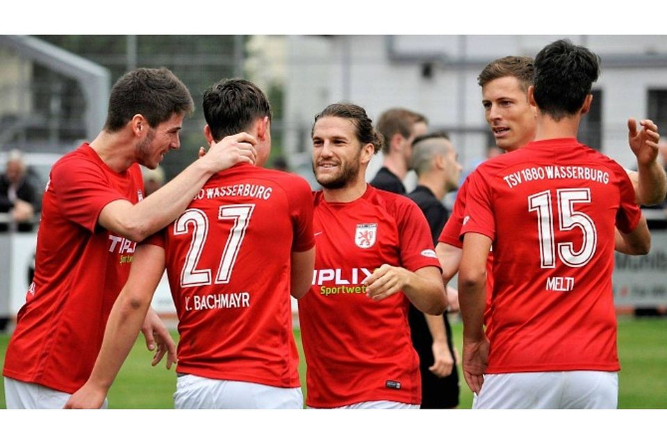 Neun Spiele, neun Siege: Beim Bezirksliga-Aufsteiger Wasserburg gibt es viel zu feiern. (Foto: Hübner)