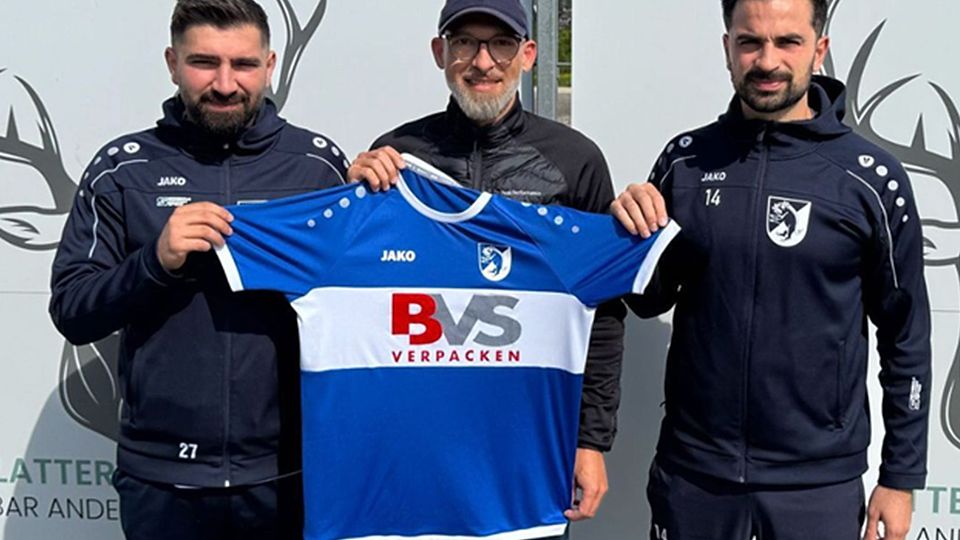 Der künftige Trainer des FC Erzingen, Patrizio De Feo (Mitte), mit den sportlichen Leitern Isa Celik (links) und Alfredo Di Feo. | Foto: FC Erzingen