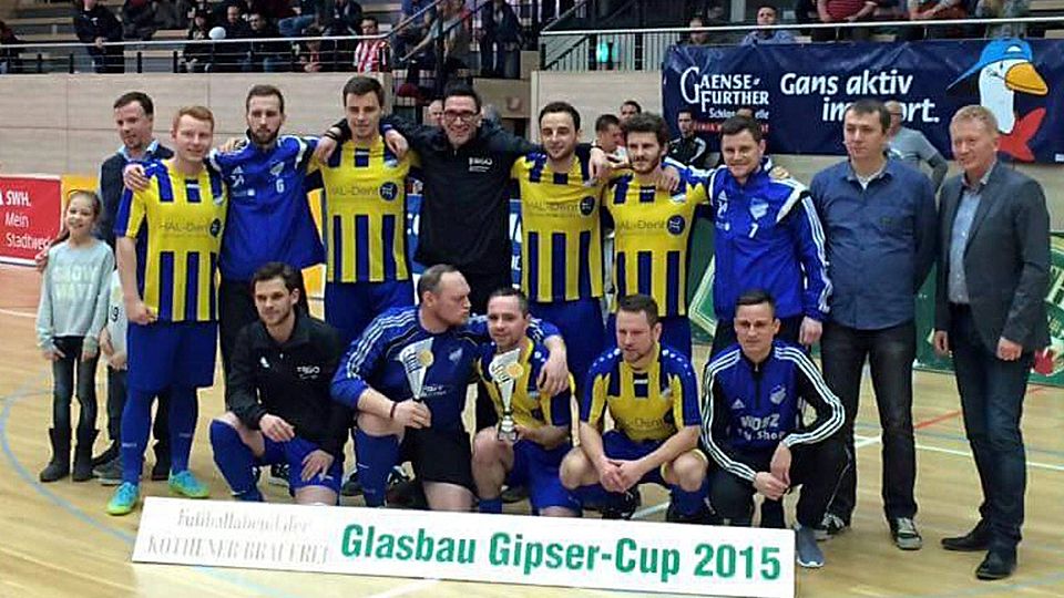 Nietleben feiert den Sieg beim Glasbau Gipser Cup. Foto: Nietlebener SV