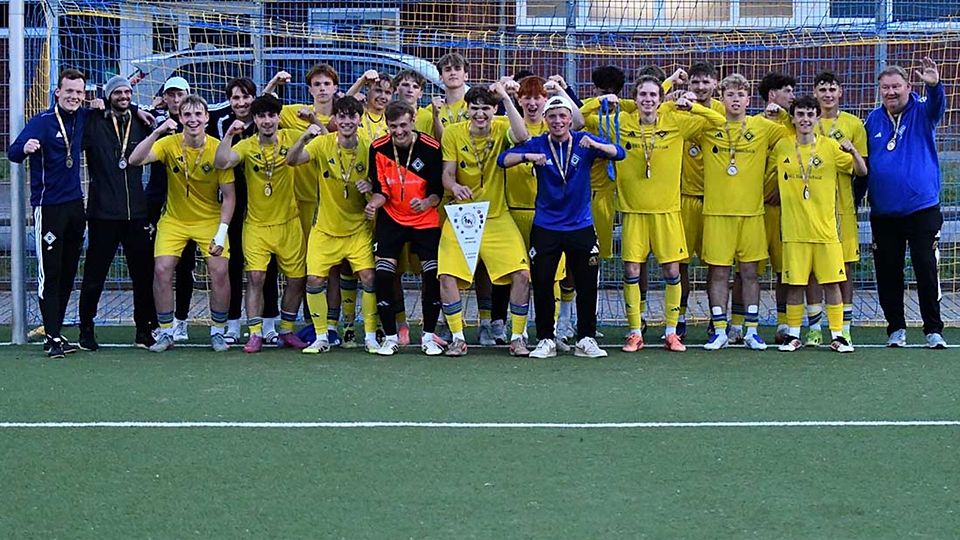 Der Meister der Landesliga Schlesiwg - Osterrönfelder TSV. 