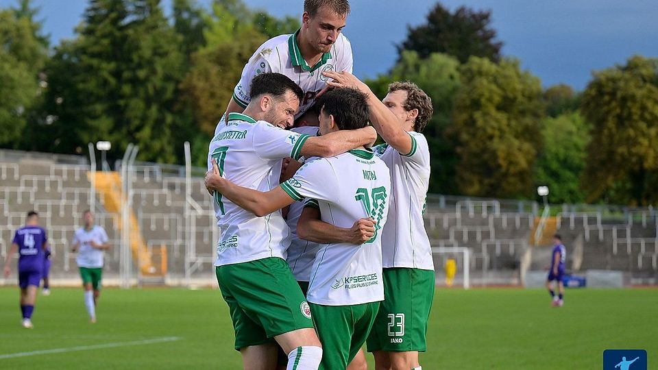Und wieder jubeln die Jungs vom VfB Eichstätt: Mit einem knappen, am Ende jedoch verdienten 1:0-Sieg setzten sich die Altmühltaler gegen die Profireserve der SpVgg Greuther Fürth durch.