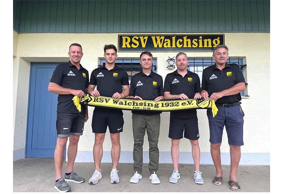 Thomas Ratzenböck (Mitte) ist neuer Coach des RSV Walchsing 