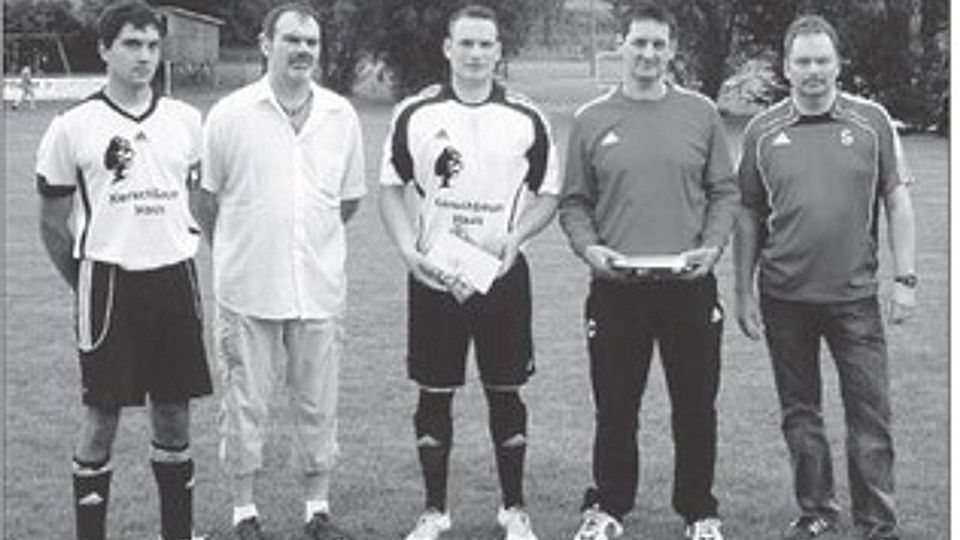 Unser Bild zeigt (von links): SVU-Spielführer Thorsten Krämer, Thomas Hoffmann, Matthias Trensinger, Harald Kamberger und Spielleiter Thomas Trensinger. (F.: Christoph Hujer).