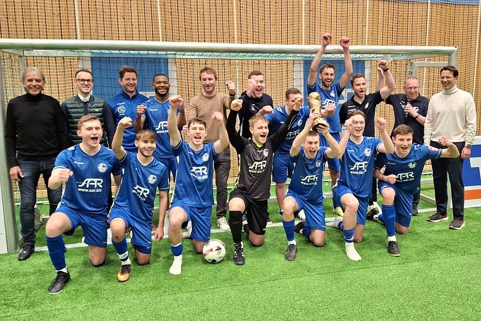 2:1 im Finale gegen den 1. FC Passau: Der FC Dingolfing siegt beim 17. SAR-Cup.