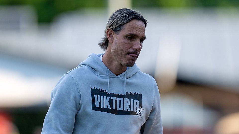 Völlig bedient: Felix Luz und seine Viktoria Aschaffenburg sind nach dem 0:5-Debakel gegen den FC Bayern II sportlich abgestiegen.