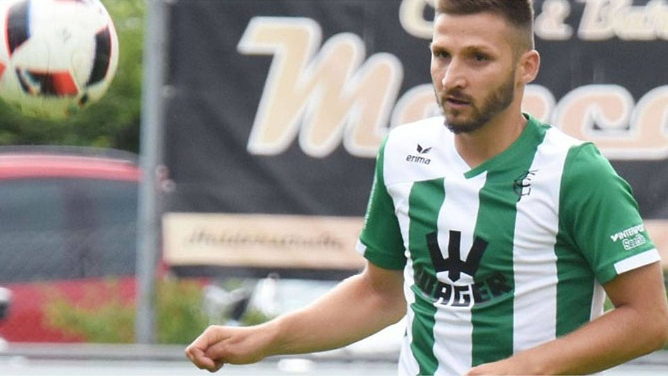 Nur einen Kurzauftritt hatte der Gundelfinger Tiemo Reutter, der nach seiner Einwechslung mit Gelb-Rot vom Platz flog.   F.: Walter Brugger