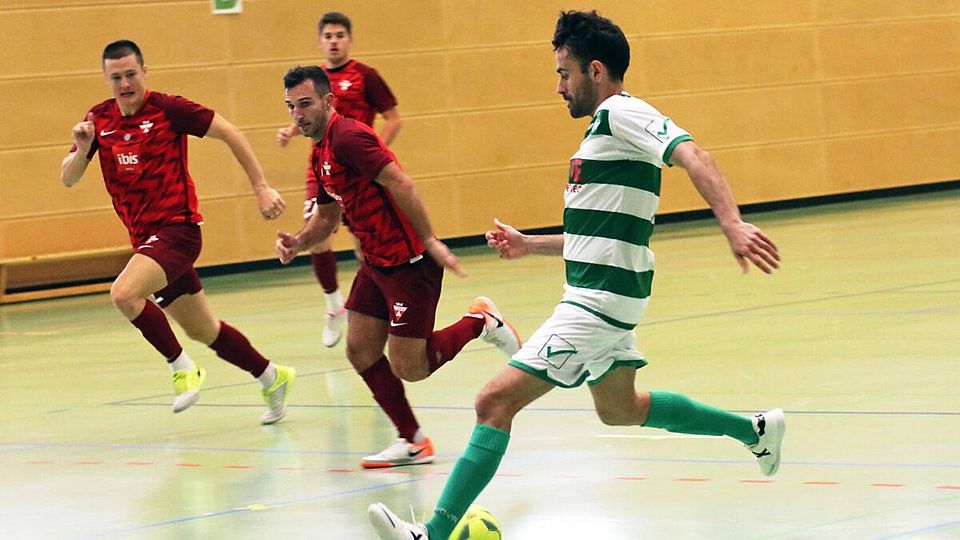 Mehr Tore als das eine am vergangenen Wochenende streben Erik Martori (r.) und der TSV Neuried an.