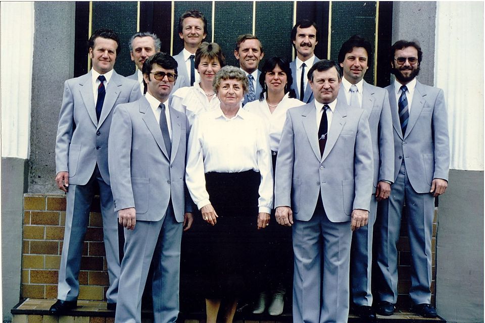 Hier die Führungsriege 1987: Seitdem er 19 Jahre alt ist, gehört Huber Hans (hinten, 4. v. r.) zur Vorstandschaft der SpVgg Pleinting.