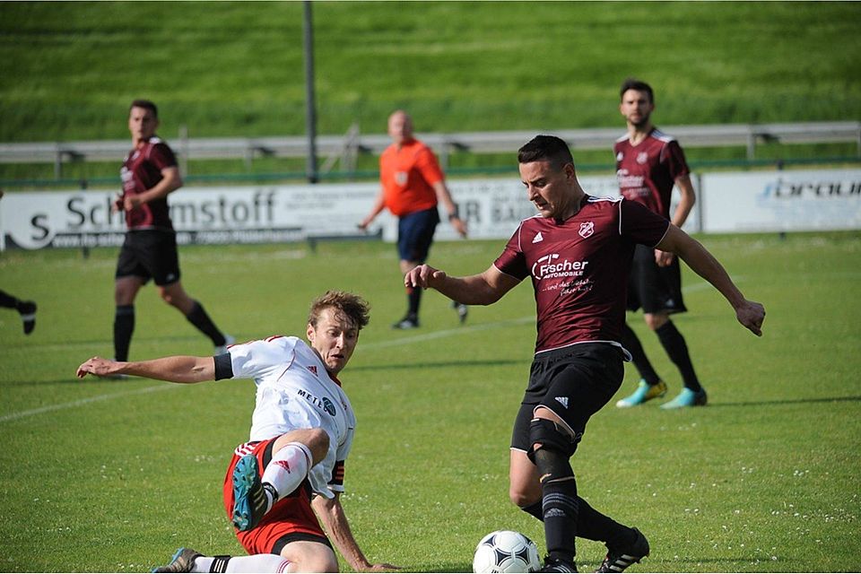 Die DJK Ursensollen (rotes Trikot) muss mit beiden Mannschaften in der Relegation antreten.  F: Brückmann