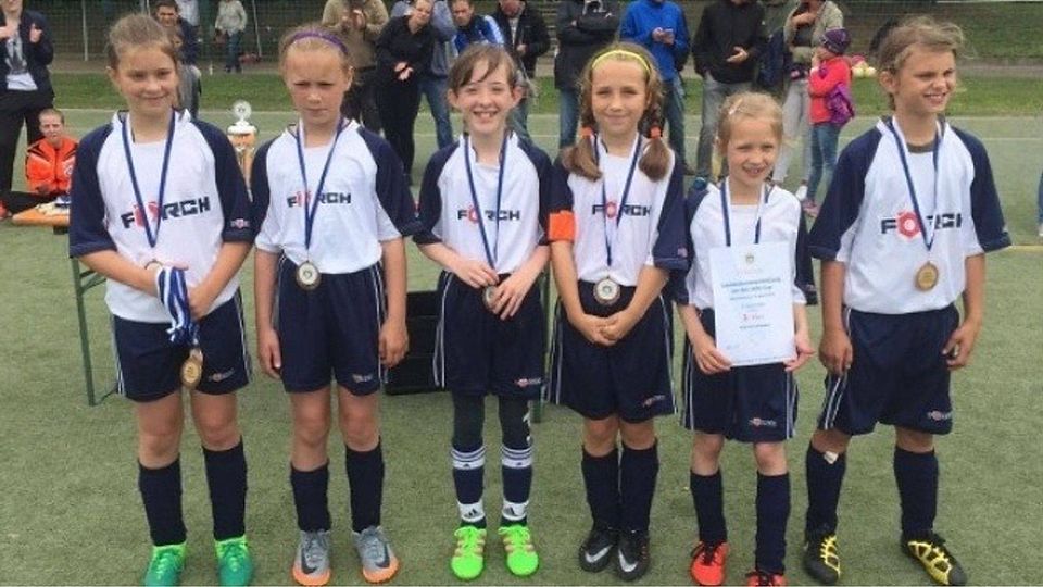 v.l.n.r.:  Svenja Dahl (MSV Pampow), Lilli Radtke (SV Stralendorf), Johanna Ewert (FSV02 Schwerin), Jette Ross (SV Stralendorf), Hannah Scholz, Naomi-Lena Kaniewski, es fehlt: Vivien Sophie Weustenberg (alle FSV02 Schwerin)