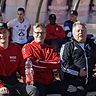Haben gut lachen: das Trainerteam der zweiten Mannschaft vom 1.FC Frankfurt nach dem Einzug in Pokal-Achtelfinale.
