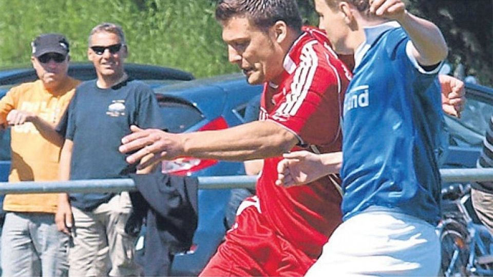 Fleißig auf Torejagd: Der SV Hohenfurch gewann das Derby der Schönach-Vereine beim TSV Schwabbruck mit 9:1. Max Stemmler (links) netzte viermal ein.