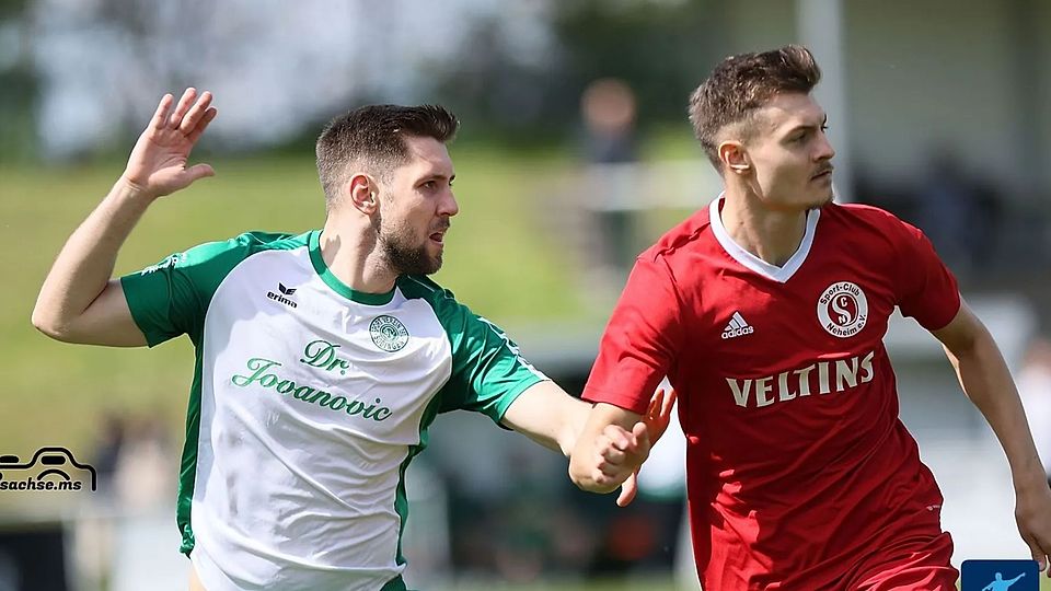 Alwin Weber (rechts) läuft ab sofort wieder im roten Trikot des SC Neheim auf.