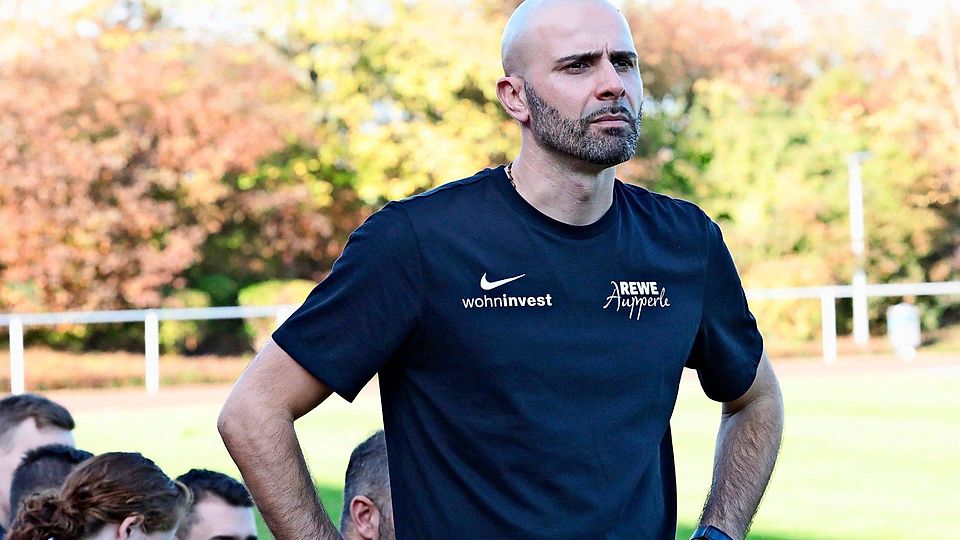 Der Cheftrainer Giuseppe Greco darf  mit dem Fellbacher Team   nach Lage der Dinge  in der Verbandsliga bleiben. 