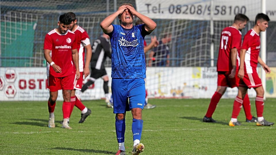 Zum Haareraufen: Spielertrainer Maximilian Merwald und sein BC Rinnenthal (blau) spielen stark gegen Tabellenführer TSV Haunstetten, verlieren am Ende aber trotzdem deutlich.