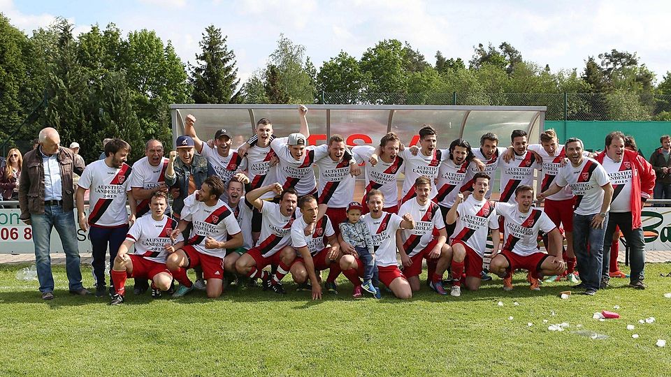 32 Spiele, 22 Siege, ein Aufstieg: Die Mannschaft des TSV Kornburg feierte im Mai 2015 den Aufstieg in die Landesliga, im Mai 2016 könnte ihnen schon der nächste gelingen. F: Zink