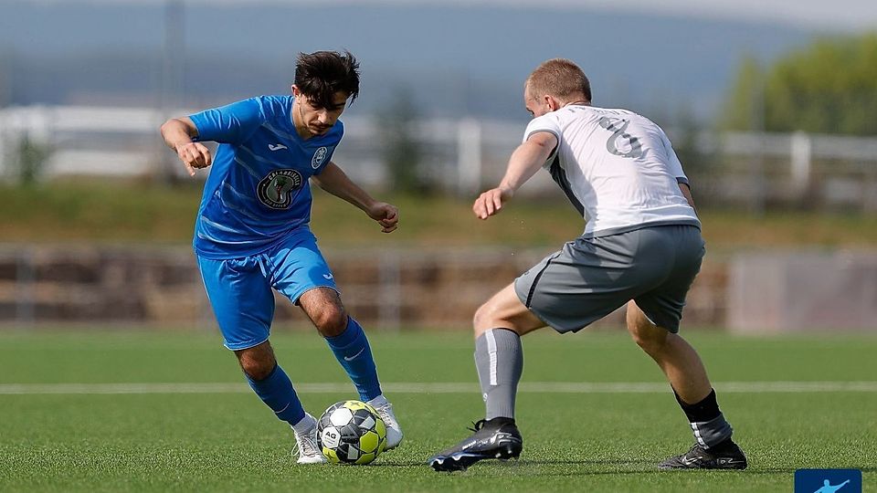 TV Wallau (weiß) und  SG Bad Soden (blau) waren am "Nachholspieltag" gefordert. 