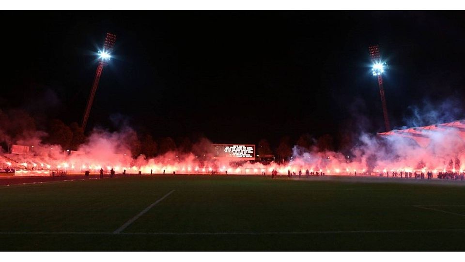 Diese grandiose Pyro-Show hat fast allen gefallen. F: fanzeit.de