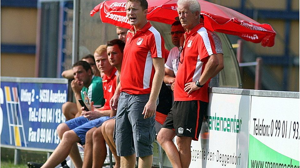 Matthias Steudtner (links) bildet gemeinsam mit seinem Vater Georg weiterhin das Trainergespann beim SV Auerbach. F: Enzesberger