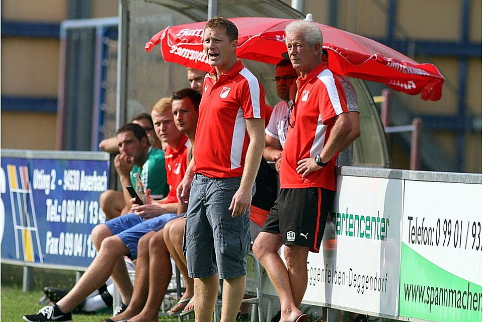 Matthias Steudtner (links) bildet gemeinsam mit seinem Vater Georg weiterhin das Trainergespann beim SV Auerbach. F: Enzesberger