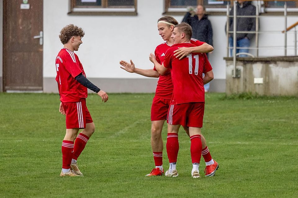 Hatten gut lachen: die Spieler des FC beim 4:0 in Unterammergau.