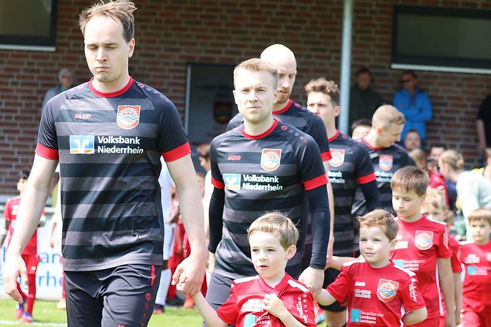 Der SV Sonsbeck würde am Montag gerne mit seinen Fans den Verbleib in der Oberliga feiern.