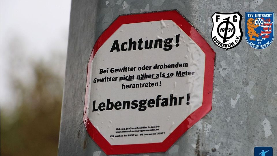Das Hessenligaspiel zwischen Eddersheim und Stadtallendorf wurde aufgrund eines Gewitters erst für rund eine Stunde unterbrochen und schließlich ganz abgebrochen.