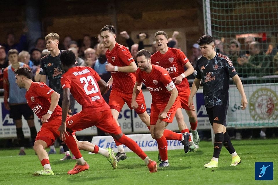 13 Spiele in Folge ungeschlagen - und in einer Spielzeit gleich zweimal die Bayern besiegt: Der TSV Buchbach schwimmt weiter auf der Erfolgswelle.