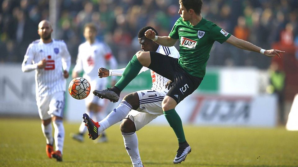 Chris Philipps (5) im Derby gegen Osnabrück - F: Getty Images