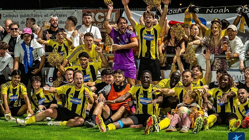 Die UMW feiert den Klassenerhalt zusammen mit ihren Fans