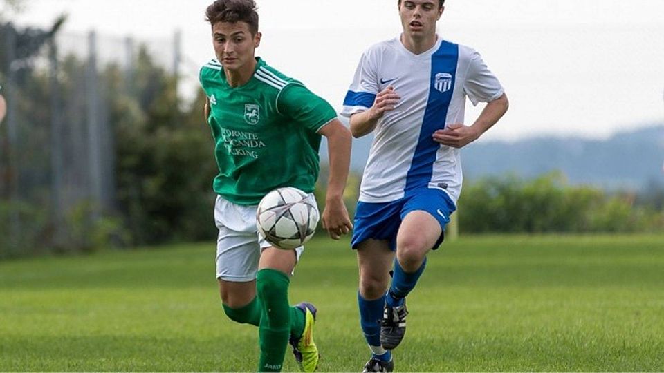 Simon Morgner (re.) streift sich in der kommenden Saison das Trikot des FC Tiefenbach über. F: Hönl