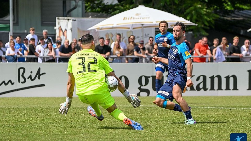 In der Spielzeit 2023/24 standen sich der TSV Schott Mainz (dunkelblaue Trikots) und der SV Gonsenheim im Verbandspokalfinale gegenüber. Aktuell stehen beide Mainzer Teams noch vor ihrer Achtelfinalpartie und wissen bereits wie die potenziellen Viertelgegner heißen.