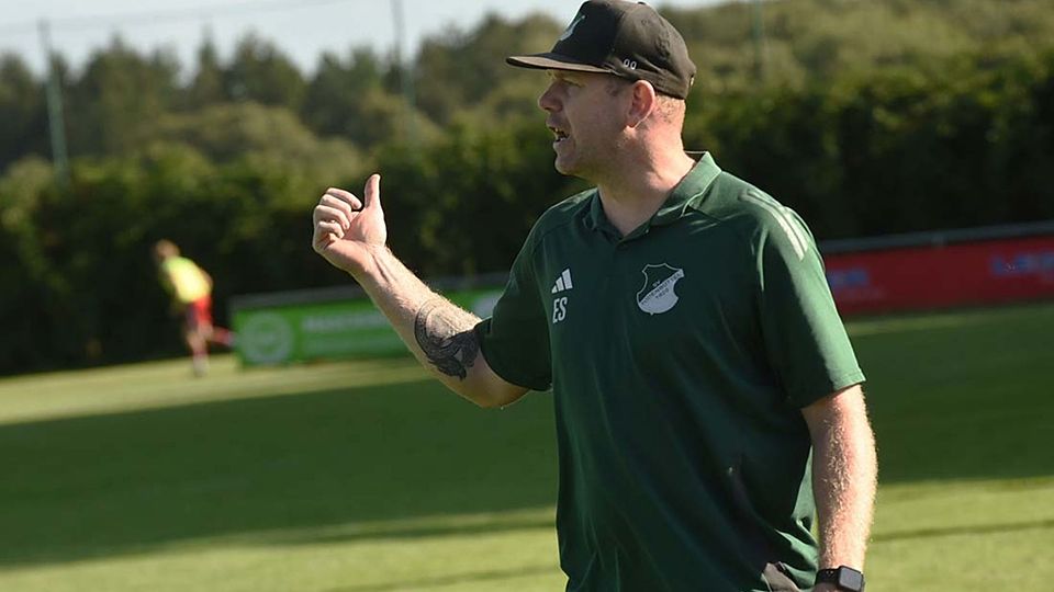 Trainer Eike Schneider und Todenbüüttel müssen gegen Friedrichskoog eine ärgerliche Heimniederlage einstecken.