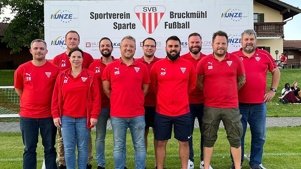 Hintere Reihe (v.l.n.r): Andreas Renz, Andreas Kreuzmeir, Martin Lindner, Stephan Keller, Johann Stürzer. Vordere Reihe: Tobias Rinke, Silvia Zellner, Michael Straßer, Martin Prexl, Dominik Hiehler 