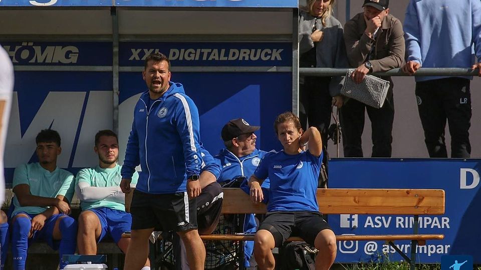 Marcel Bauer (links vorne) und Conny Böck (rechts) sind von ihren Trainerämtern beim ASV Rimpar enthoben worden.
