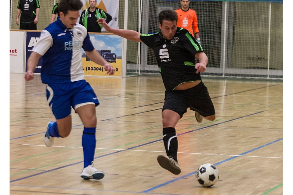 Kim Schwager (r.) hat für Falkensee-Finkenkrug im Finale drei Mal eingenetzt. F: Sven Bock Kim Schwager (r.) hat für Falkensee-Finkenkrug im Finale drei Mal eingenetzt. F: Sven Bock