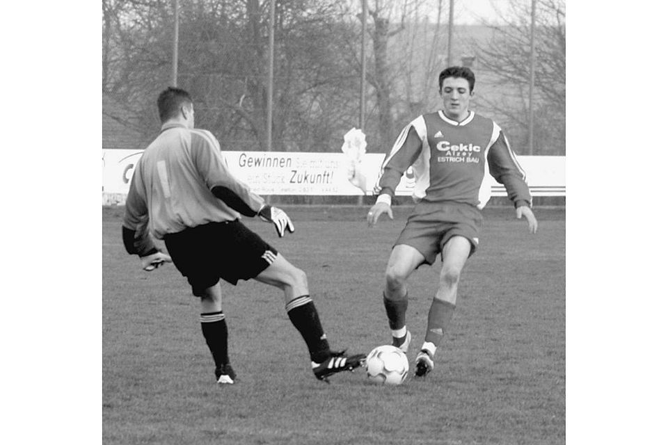Schon 2002 spielte Alexander Kinsvater (r.) für RWO Alzey, hier gegen TuS Neuhausen. Zum Ausklang seiner Karriere, er ist jetzt 36, wechselt er erstmals den Verein.