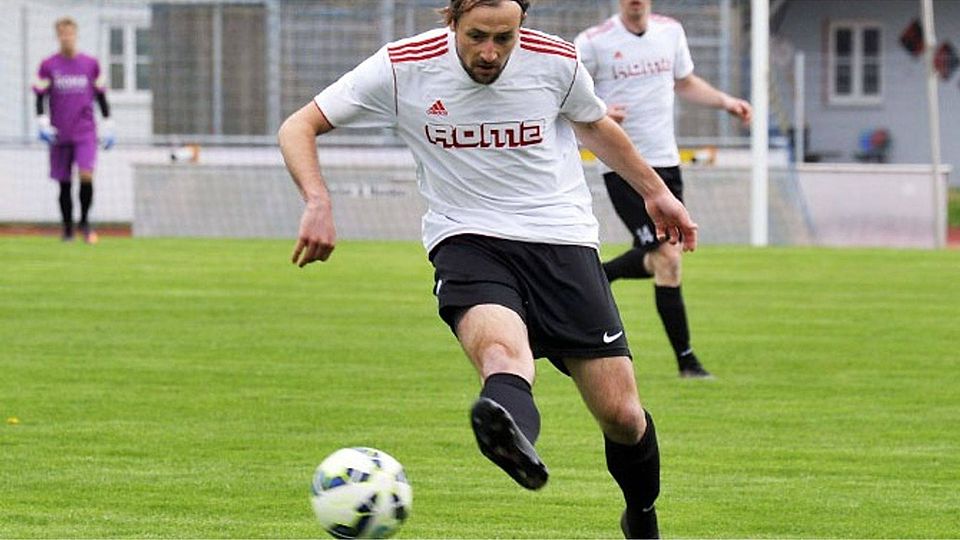 Alle drei Tore für den TSV Unterthürheim erzielte Florian Miller beim 3:3 in Dillingen. Im Angriff fühlte er sich pudelwohl.	F.: Karl Aumiller