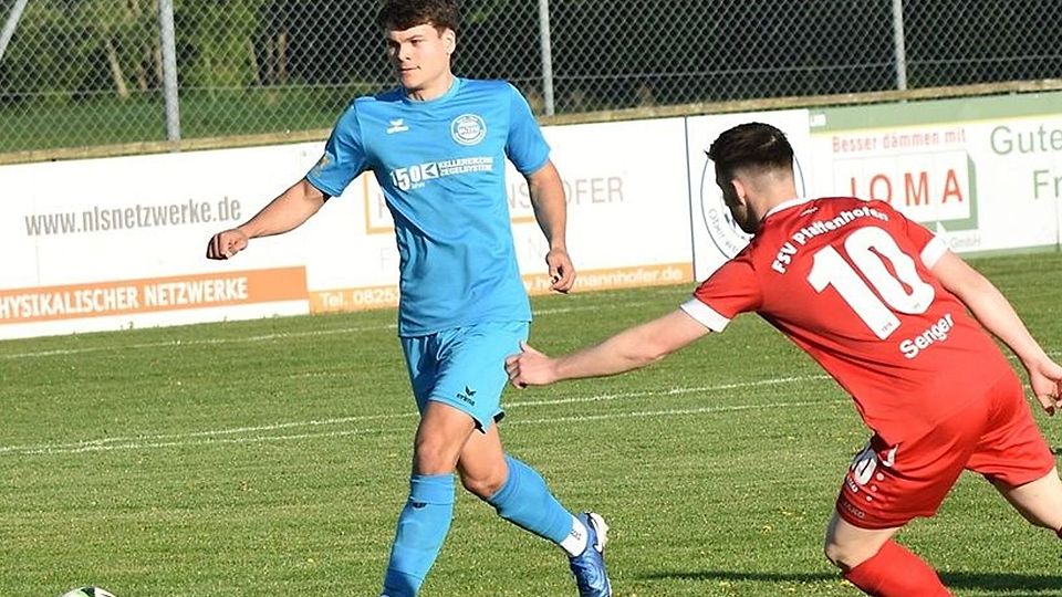 Der SC Oberweikertshofen (blau) muss nach acht sieglosen Partien wieder punkten, um am Ende der Saison nicht doch noch in der Relegation nachzusitzen.
