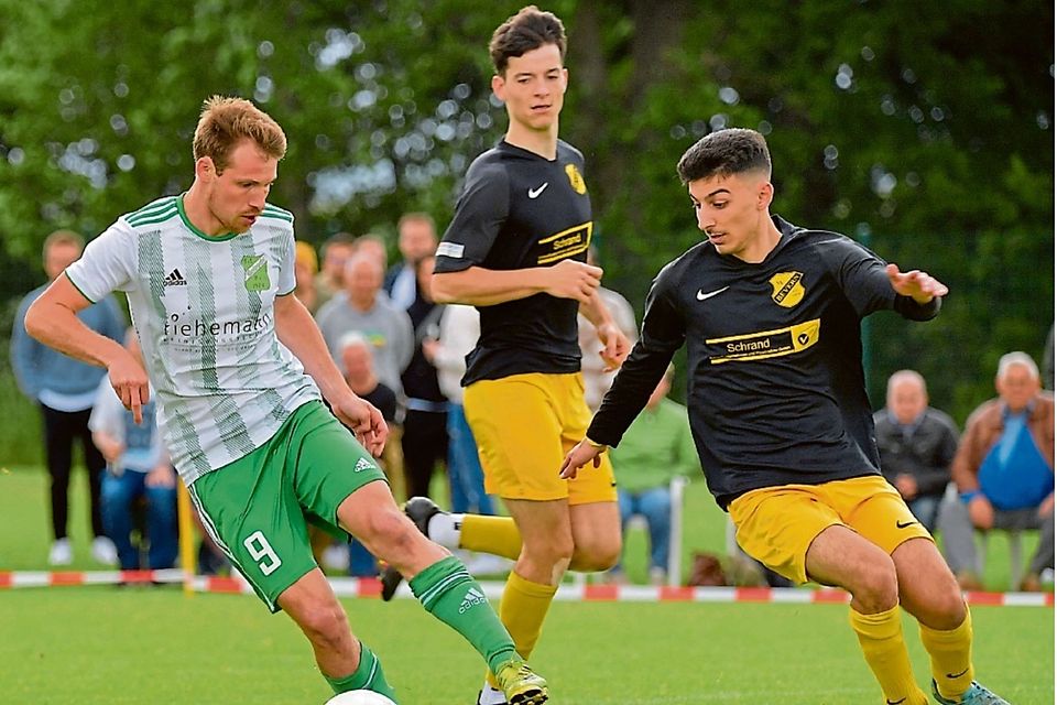 Erzielte den einzigen Ruller Treffer: Stürmer Julian Hawighorst (am Ball).