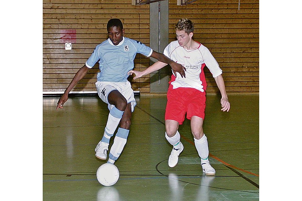 Inzwischen ein Profi: Peniel Mlapa (links) gewann 2007 mit der U16 des TSV 1860 München den Wüstenrot-Cup. Jetzt spielt er beim VfL Bochum.     Foto: Uwe Mühling