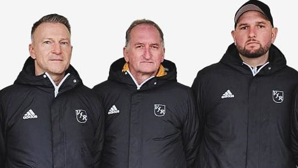 Roger Mouttet (links) erweitert das VfR-Trainerteam um Robert Riede (Mitte) und Marvin Riede | Foto: Verein