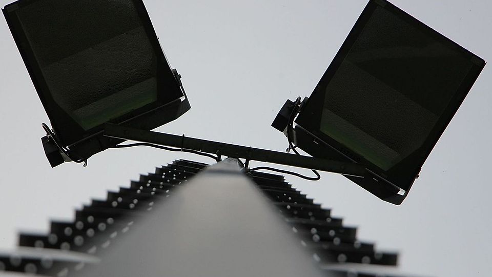 Bei Rot-Weiß Mülheim machte das Flutlicht nicht mit.