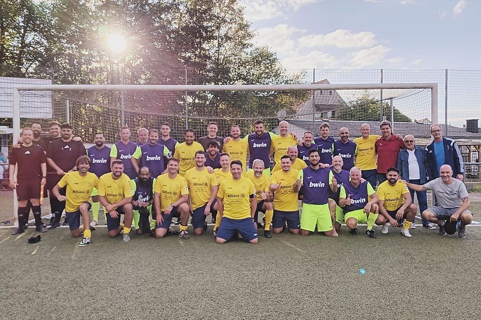 Bei El Funtes Abschiedsspiel gaben sich zahlreiche Größen aus dem Amateurfußball ein Stelldichein.