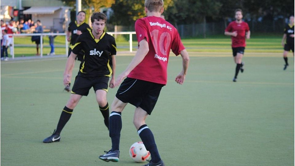 Können die Bierdimpfl (rot) gegen Tabellenführer Mulde bestehen?F: Brandt