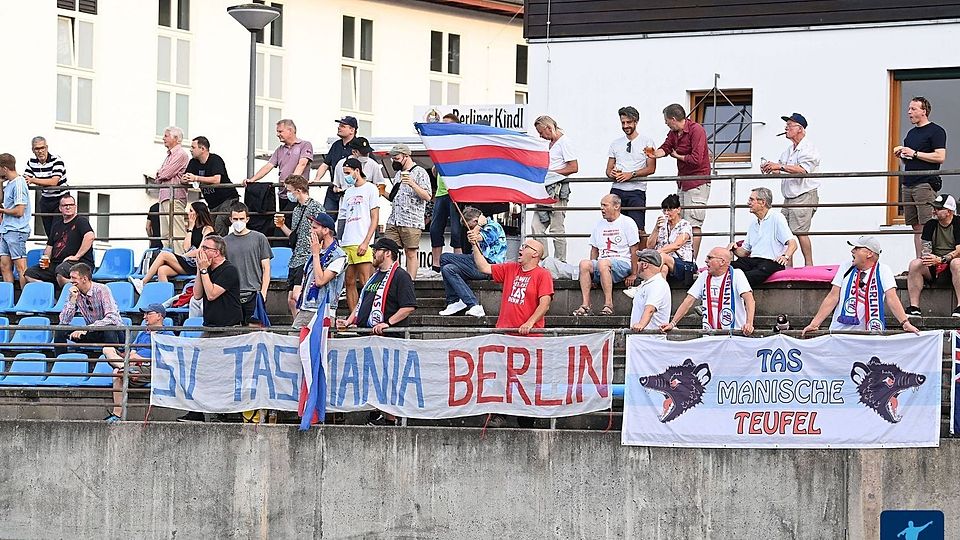 Mussten bei einer erneuten Heimniederlage den Abstieg mit hinnehmen: die Fans des SV Tasmania Berlin