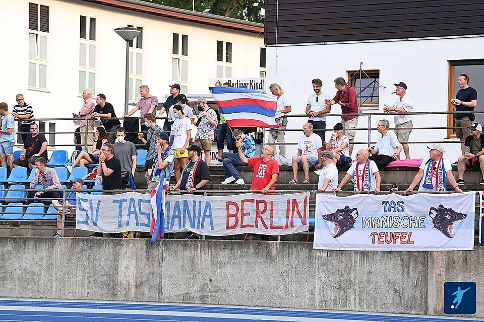 Mussten bei einer erneuten Heimniederlage den Abstieg mit hinnehmen: die Fans des SV Tasmania Berlin